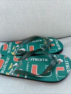 New never worn university of Miami Hurricanes Graphic Flip Flops sz L/9 W, 7 M